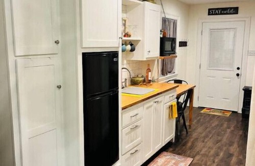 Conroe House | Off The Beaten Path Country Cottage