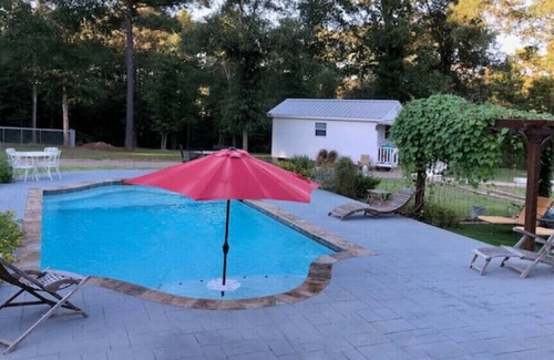 Conroe House | Off The Beaten Path Country Cottage
