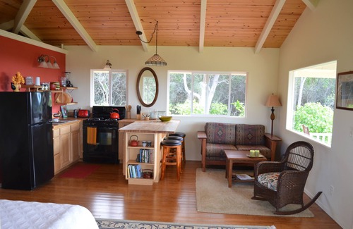 Naalehu Cottage | Off the Beaten Track On the Island of Hawai`i!