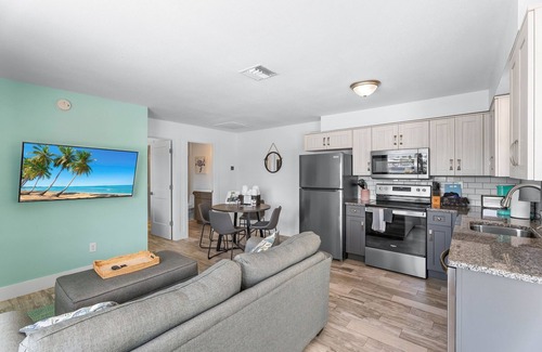 Saint James City Hotel | Off the Charts Inn King Efficiency