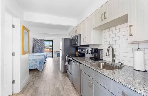 Saint James City Hotel | Off the Charts Inn King Efficiency