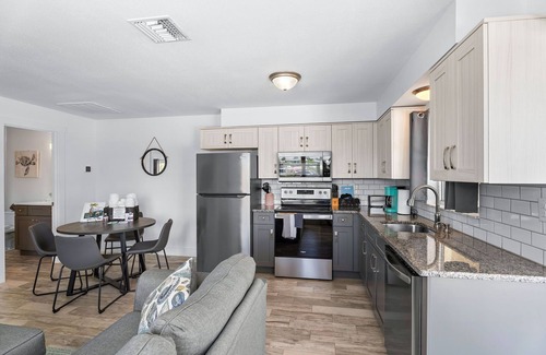 Saint James City Hotel | Off the Charts Inn - King Suite