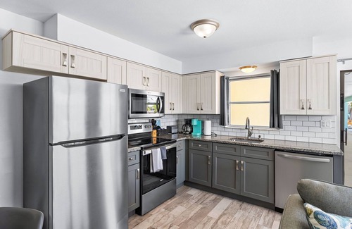 Saint James City Hotel | Off the Charts Inn - King Suite