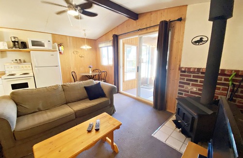 Manitoba Cabin | "Off the hook" Lakeside - Boat Rentals on site!