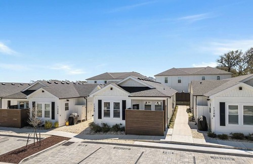 Corolla Light Condo | Off The Hook-Luxury Cottage - Heart of Corolla!