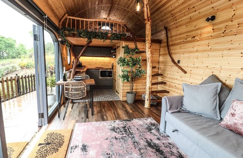 Saint Asaph Cottage | OFFAS DYKE ESCAPE, romantic, luxury holiday cottage in St Asaph