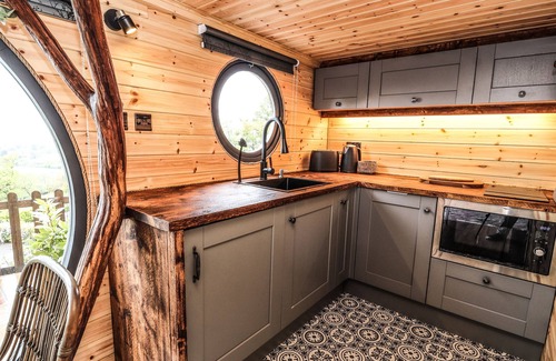 Saint Asaph Cottage | OFFAS DYKE ESCAPE, romantic, luxury holiday cottage in St Asaph