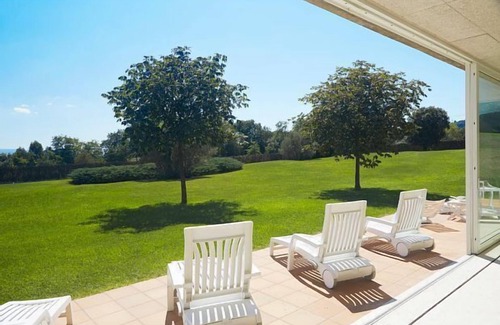 Gurb Cottage | OFFER: Exclusive rural house. Extensive private garden with swimming pool.