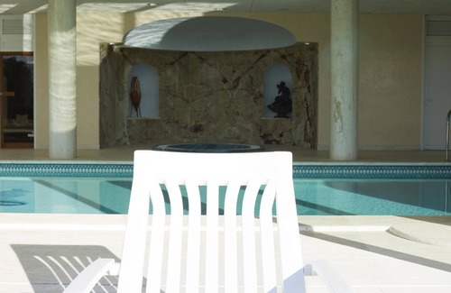 Gurb Cottage | OFFER: Exclusive rural house. Extensive private garden with swimming pool.