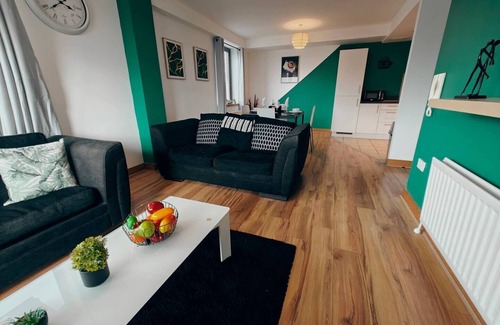 Belfast City Centre Apartment | Offering city views, 2BR Mountain View City Centre