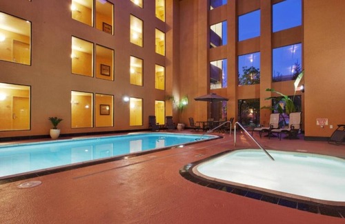 Union City House | Offering multiple transportation options just minutes from our front door.