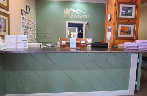 Bartlett Condo | Official Seasons RMC Condo 11B - 2 Bedroom - sleeps 6 - Dog Fees