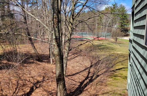 Bartlett Condo | Official Seasons RMC Condo- 1 Bedroom + Loft- Sleeps 10 - No Fees