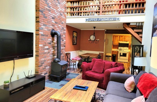 Bartlett Condo | Official Seasons RMC Condo- 2 bedrooms + loft - sleeps 10 - Dog Fees