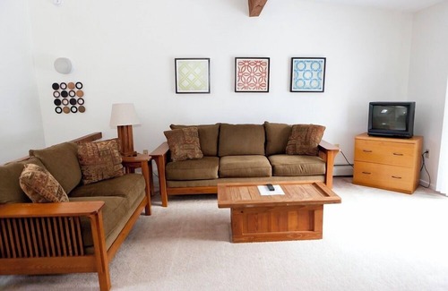 Bartlett Condo | Official Seasons RMC Condo - 2 bedrooms + loft - sleeps 8 - Dog Fees
