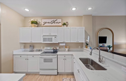 Naples Condo | Offseason 2025 discounts! A perfect golfing get away in Lely Resort!