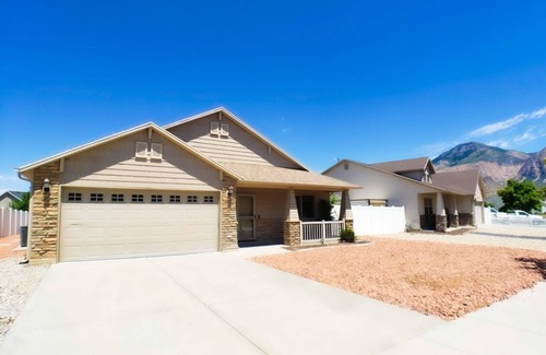 Ogden House | Ogden Dream+Hot Tub+Fenced Yard+Gazebo+BBQ+View+Garage+W/D