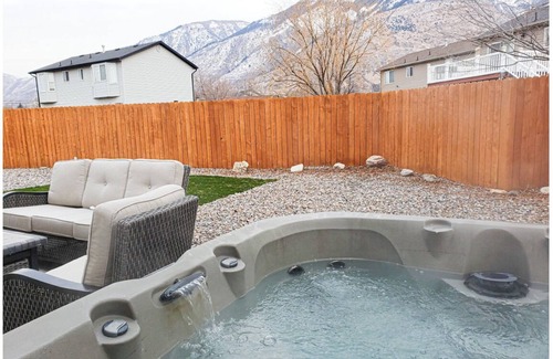 Ogden House | Ogden Home+Hot Tub+New Remodel+Playset+Mtn Views+Large Fenced Yard+Gazebo+RV Pad