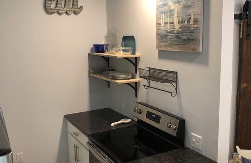 Ogunquit - Wells Apartment | Ogunquit Studio 15 min walk to Footbridge; restaurants and Trolley Stop close by