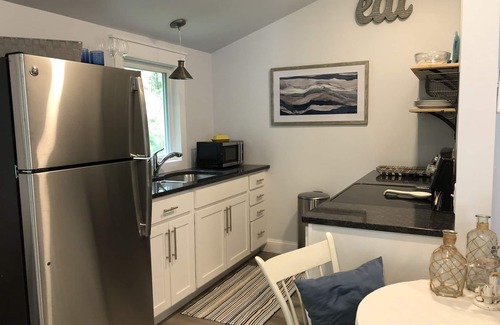 Ogunquit - Wells Apartment | Ogunquit Studio 15 min walk to Footbridge; restaurants and Trolley Stop close by