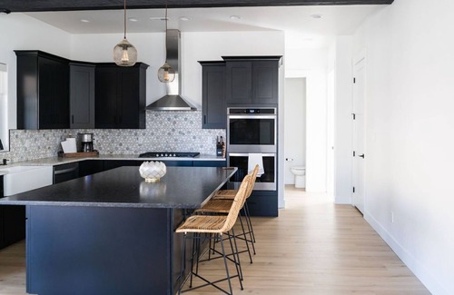 Palisade House | Oh, the views! Palisade’s premier home away from home.