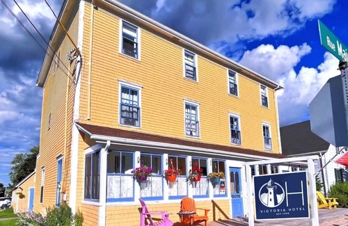 Victoria Villa | OH Victoria - Raspberry Point Suite