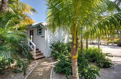 Placencia Cottage | OHANA WATA cabana, BEACHFRONT luxury, privacy, view & space IN the village !