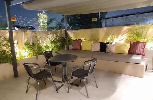 Nungua House | Oheneba Tema - Luxury Hot -Tub Retreat with Wi-Fi