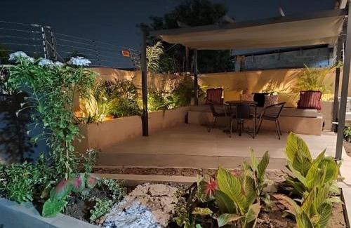 Nungua House | Oheneba Tema - Luxury Hot -Tub Retreat with Wi-Fi