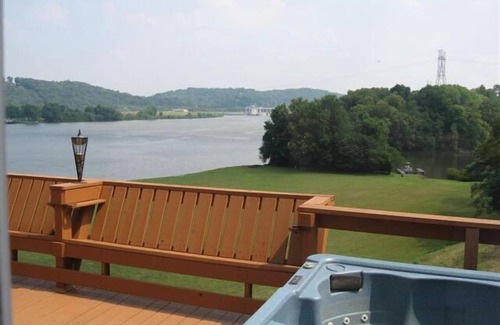 Reedsville House | Ohio River Guest House