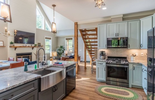 Cullowhee House | Ohiolina on the River - Stunning Home Located on the River and Close to WCU!