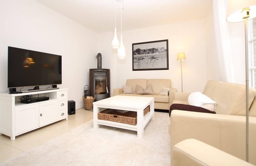 Wrixum House | Ohl Dörp 55b, Whg. 2 - House half in Wrixum under thatched roof with 4 rooms and 140