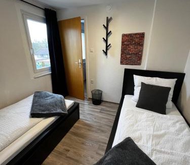 Gaildorf Apartment | OhPardon! GAILDORF - Monteurwohnung im DG, Einzelbetten, Garten