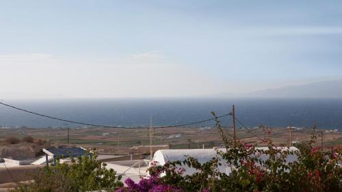 Finikia House | Oia, Finikia Cave House