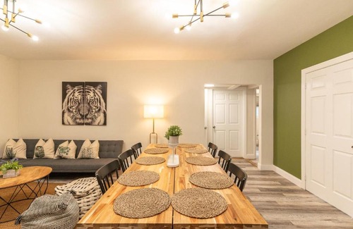 Brickell House | Oia House Brickell Beach 10 minutes Pool Location