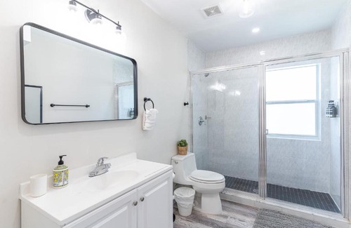 Brickell House | Oia House Brickell Beach 10 minutes Pool Location