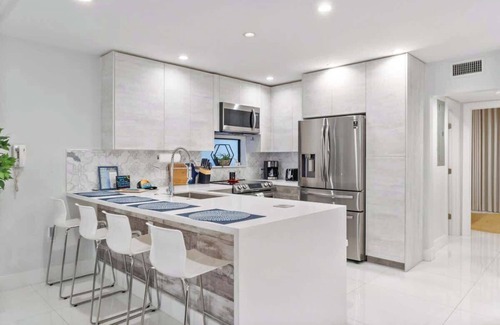 Hollywood House | Oia Villa "Jewel By the Sea"