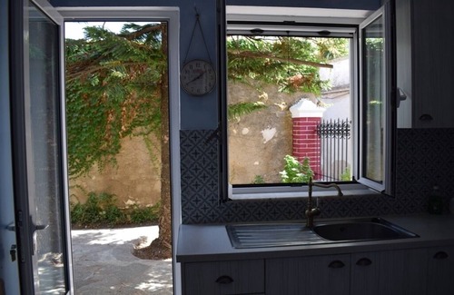 Karlovassi House | Oikίa Athanasia, two Storey 1920 Neoclasical house