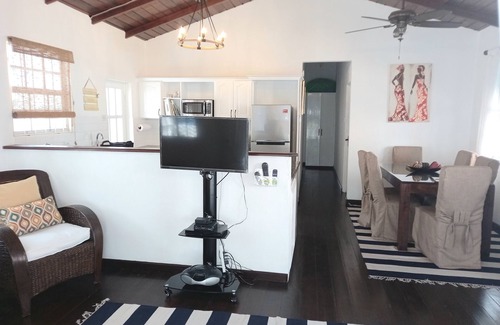 Scarborough Cottage | Oistins Cottage - Walk to beach!
