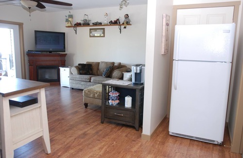 Central Okanagan House | OKA B&B - Gorgeous Mountain/Water views - Lower 2 Bedroom Suite - Sleeps up to 5