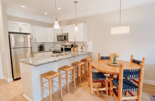 Central Okanagan Apartment | Okanagan four seasons paradise with shared pool and hot tub