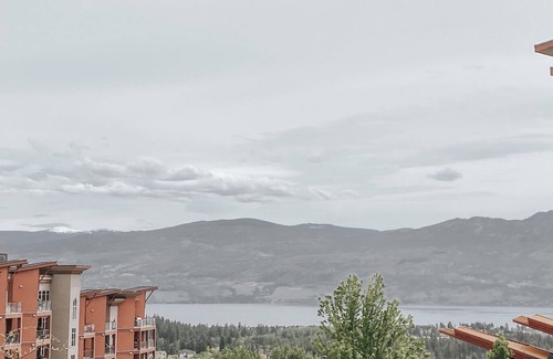 Central Okanagan Apartment | Okanagan four seasons paradise with shared pool and hot tub