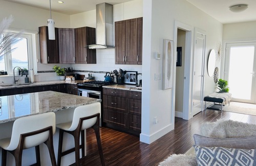 Okanagan-Similkameen House | Okanagan getaway in the middle of a vineyard and an Estate Winery