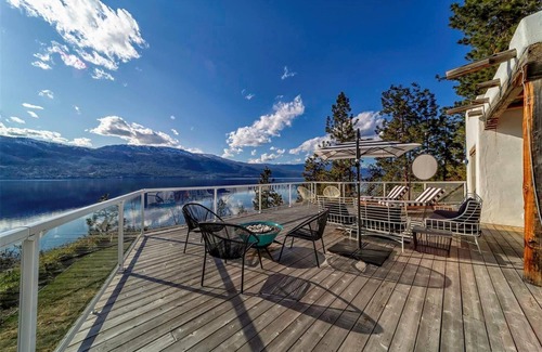 Central Okanagan House | Okanagan Lake Paradise in a Stunning Sante Fe Home