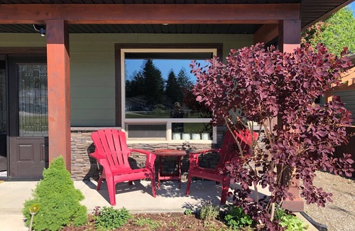 Parker Cove Cottage | Okanagan Lake, peaceful cottage on the lake with boat access, golf & ski hills.