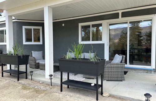 McKinley Apartment | Okanagan Lake Retreat Near Beach, Dock & Wineries Stylish & Cozy