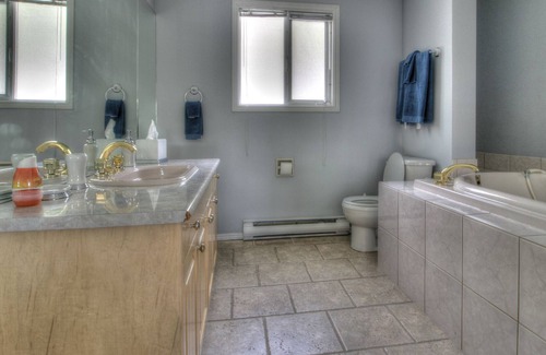 Vernon House | Okanagan Lakefront Cabin