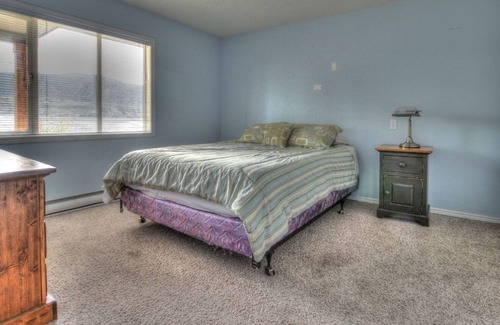 Vernon House | Okanagan Lakefront Cabin