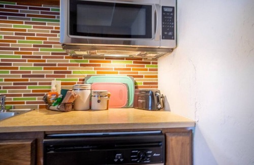 Lincoln Terrace Apartment | OKC 8 · Historic 1920's Brick Beauty! In Medical District