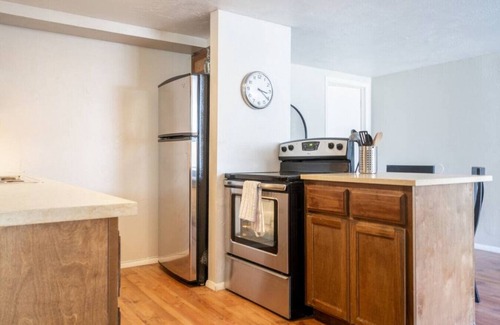 Lincoln Terrace Apartment | OKC 8 · Historic 1920's Brick Beauty! In Medical District